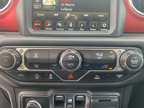 Used 2023 Jeep Gladiator Rubicon w/ LED Lighting Group AWD/4WD image 16