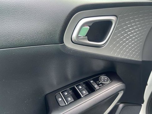 Used 2021 Kia Soul LX FWD image 25