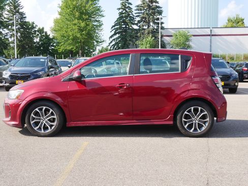 Used 2017 Chevrolet Sonic LT w/ Fun and Sun Package FWD image 4