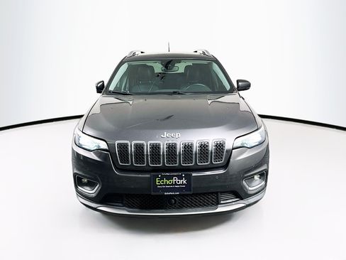 Used 2019 Jeep Cherokee Limited w/ Technology Group FWD image 2