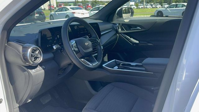 Used 2025 Chevrolet Equinox LT AWD/4WD image 14