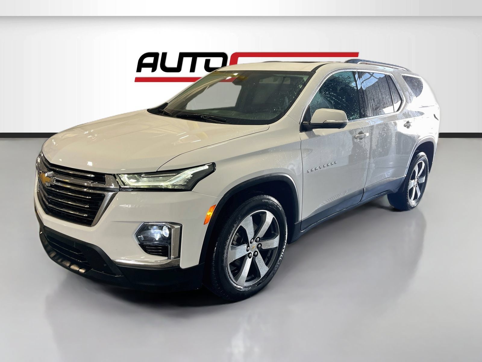 Used 2023 Chevrolet Traverse LT w/ LT Premium Package AWD/4WD image 3