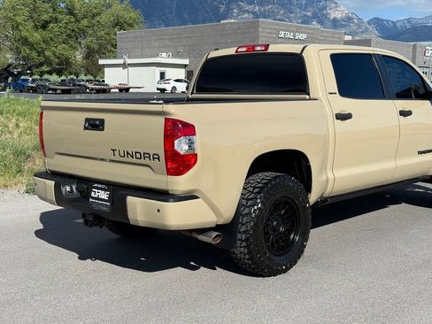 Used 2018 Toyota Tundra Limited w/ Limited Premium Package AWD/4WD image 10