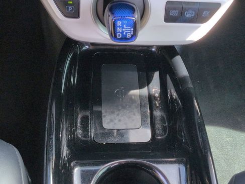 Used 2017 Toyota Prius Prime Advanced FWD image 30