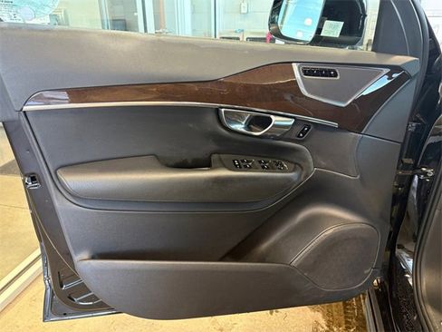 Used 2018 Volvo XC90 T5 Momentum image 17