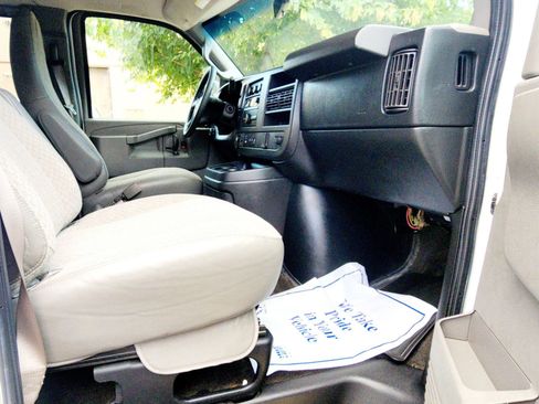 Used 2018 Chevrolet Express 2500 LT w/ LT Preferred Equipment Group image 26