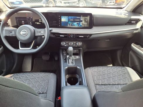Used 2025 Nissan Kicks SV FWD image 16