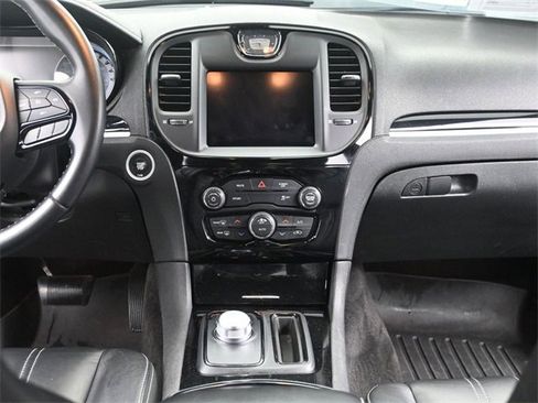 Used 2019 Chrysler 300 S image 25