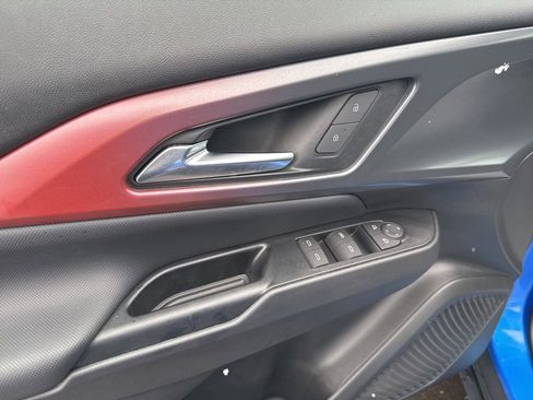 Used 2025 Chevrolet Equinox EV RS image 16