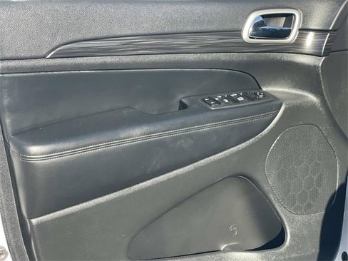 Used 2022 Jeep Grand Cherokee Laredo X image 19