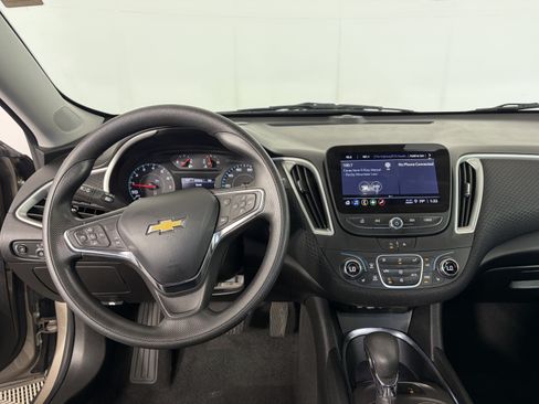 Used 2024 Chevrolet Malibu LT FWD image 3