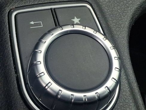 Used 2018 Mercedes-Benz GLA 250 4MATIC image 25