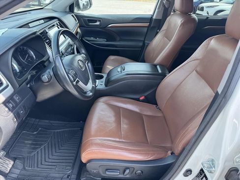 Used 2017 Toyota Highlander Limited image 9