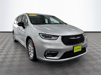Used 2024 Chrysler Pacifica Touring-L