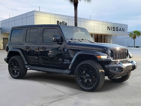 Used 2024 Jeep Wrangler High Altitude AWD/4WD image 9