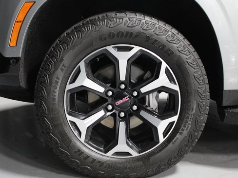 Used 2025 GMC Yukon XL AT4 w/ Premium Trailering Package image 11