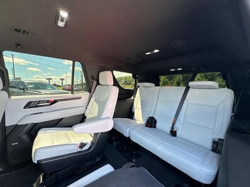 Used 2025 Chevrolet Tahoe Premier RWD image 13