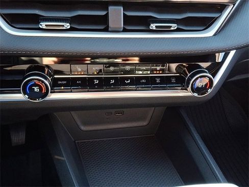 New 2026 Chevrolet Equinox LT w/ Convenience Package II image 13