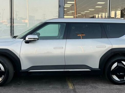 Used 2024 Kia EV9 Wind image 2