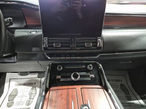 Used 2022 Lincoln Navigator Reserve image 15
