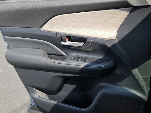 Certified 2026 Toyota Grand Highlander AWD image 13