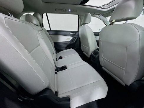 Used 2018 Volkswagen Tiguan SE w/ Panoramic Sunroof Package image 35