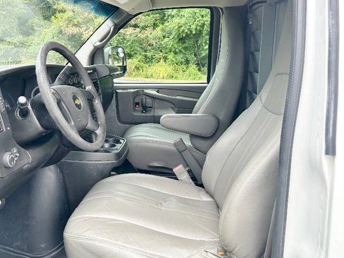 Used 2015 Chevrolet Express 3500 image 10