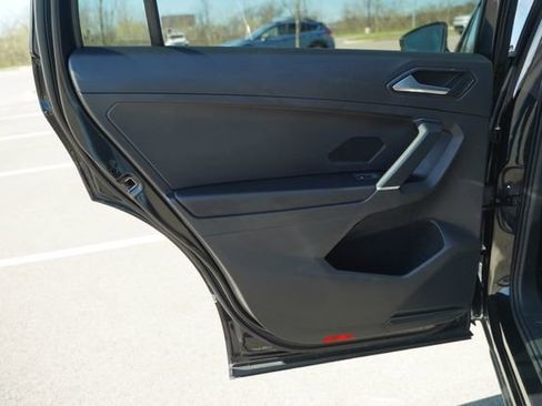 Used 2018 Volkswagen Tiguan SEL image 16