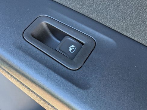 New 2026 Volkswagen Taos SE image 33