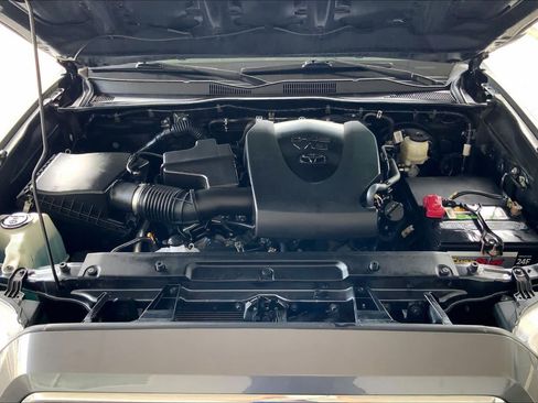 Used 2022 Toyota Tacoma SR5 w/ Technology Package RWD image 30