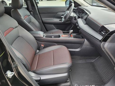 Used 2025 Nissan Kicks SR image 10