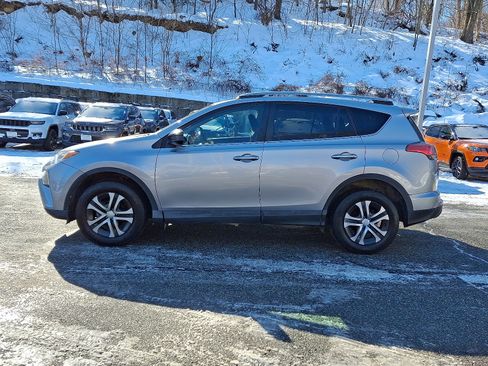 Used 2017 Toyota RAV4 LE image 4