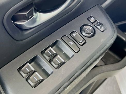 Used 2025 Honda Pilot TrailSport image 19