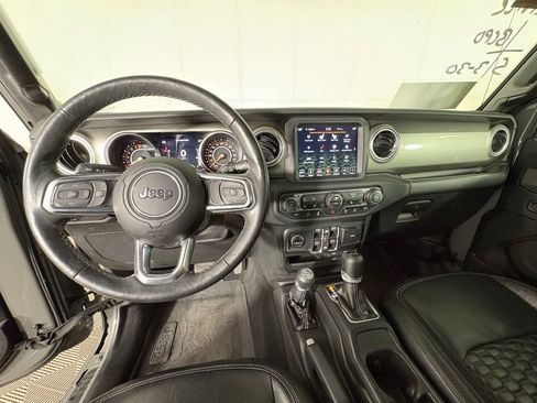 Used 2018 Jeep Wrangler Unlimited Sahara image 8