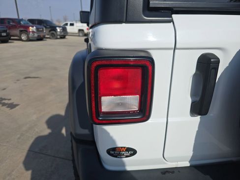 Used 2023 Jeep Wrangler Unlimited Sport AWD/4WD image 34