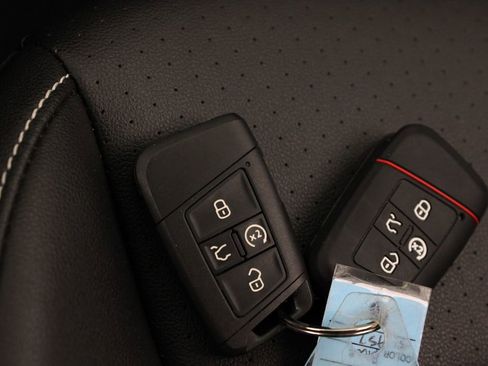 Used 2021 Volkswagen Atlas SE image 28