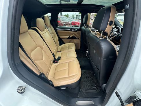 Used 2016 Porsche Cayenne AWD/4WD image 14