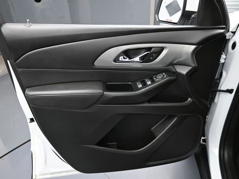 Used 2023 Chevrolet Traverse LT image 14