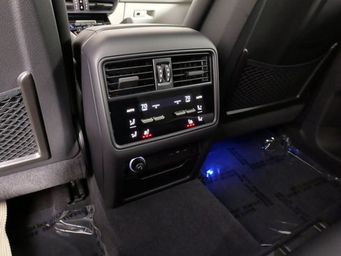 Used 2024 Porsche Cayenne S AWD/4WD image 44