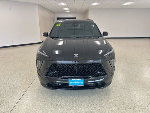 Used 2025 Buick Enclave Sport Touring w/ Power Package image 2