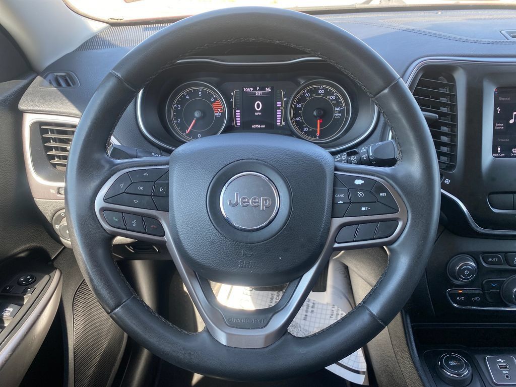 Used 2021 Jeep Cherokee Latitude Plus AWD/4WD image 15