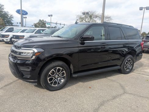 Certified 2024 Ford Expedition XLT image 8