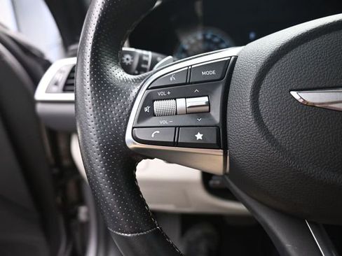 Used 2023 Genesis G70 2.0T image 16