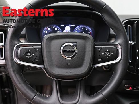 Used 2022 Volvo XC40 T5 Momentum AWD/4WD image 10