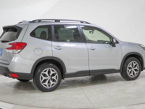 Used 2023 Subaru Forester Premium image 11