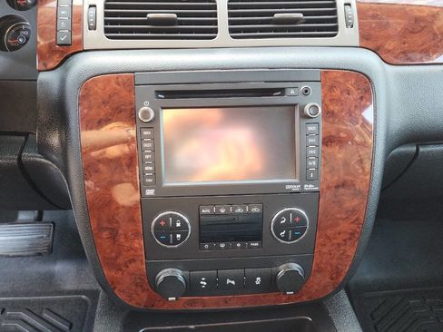 Used 2013 Chevrolet Avalanche LT image 20