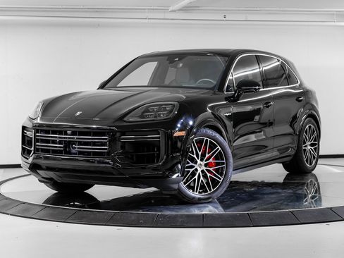 Certified 2024 Porsche Cayenne Turbo image 1