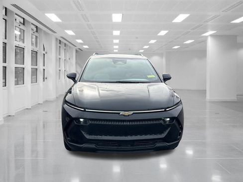 New 2026 Chevrolet Equinox EV LT image 2