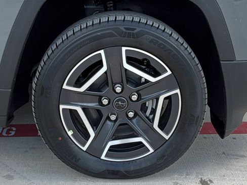 New 2026 Jeep Cherokee Laredo AWD/4WD image 22