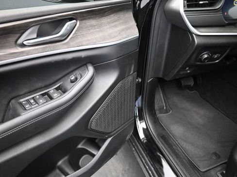 New 2026 Jeep Grand Cherokee L 4WD image 8